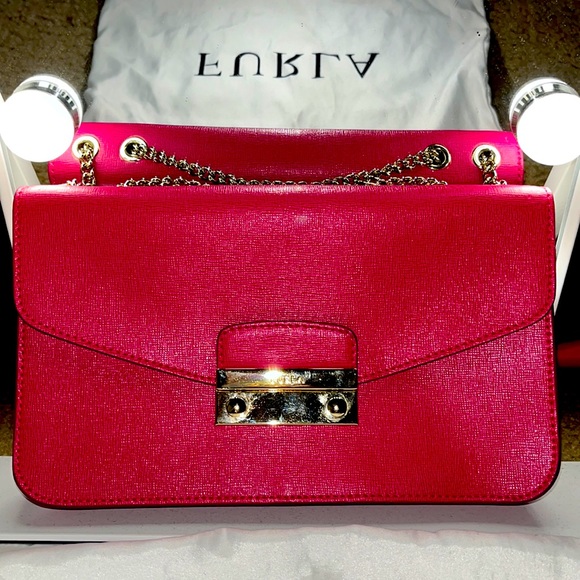 Real Furla purse with tags! Brand new. You won’t want to miss out! 💕 - Picture 1 of 7